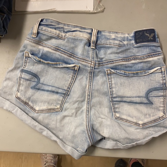 Short shorts - Picture 2 of 2